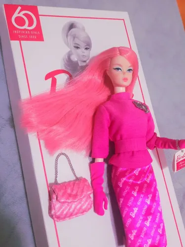 BONECA BARBIE COLECIONAVEL 60 ANOS SILKSTONE