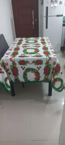 Toalhas de mesas variadas, inclusive para o Natal.