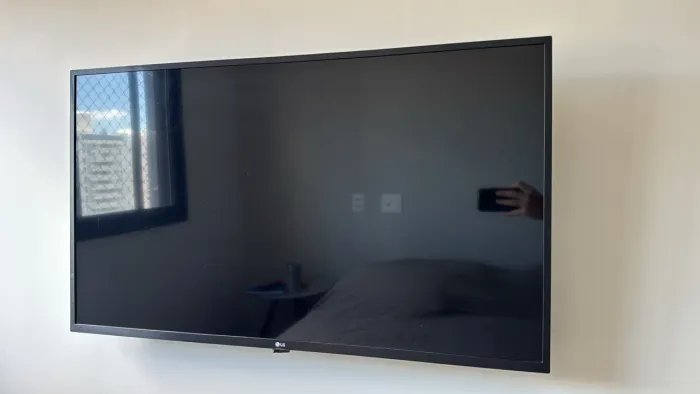 TV LG 43 4K Smart HDR WebOS - Perfeita - Controle Original