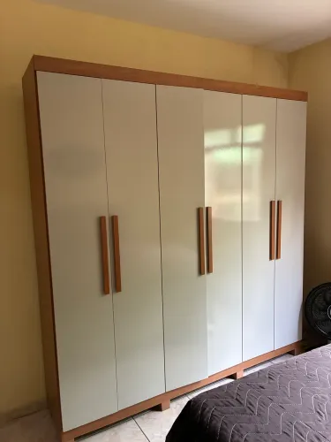 Guarda-roupa casal
