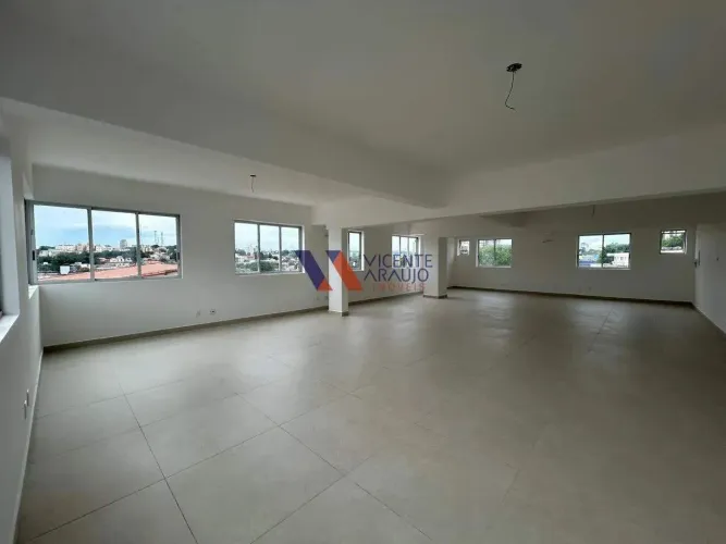 Sala/meio andar para alugar com 123m² + área externa no Centro de Betim