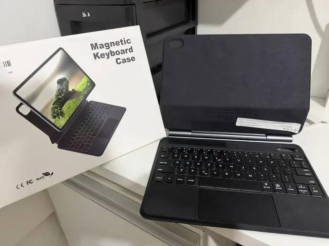 Capa Teclado Magnética para iPad 10ª Geração com Touchpad