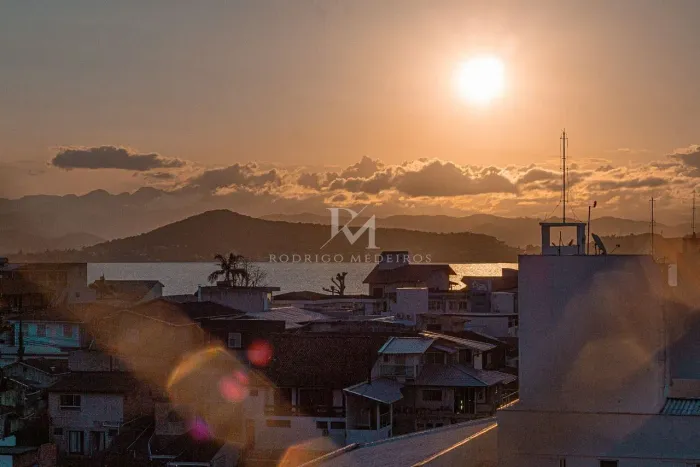 COBERTURA LINEAR COM VISTA MAR DEFINITIVA NO ABRAÃO FLORIANÓPOLIS