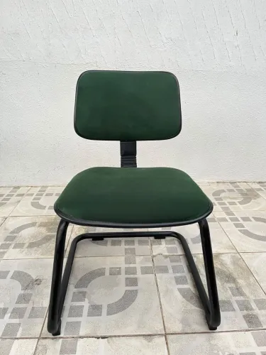 Cadeira fixa para escritório, auditório, sala de reunião?