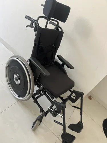 Cadeira de rodas reclinável nova