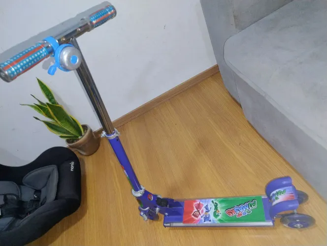 Patinete semi novo.
