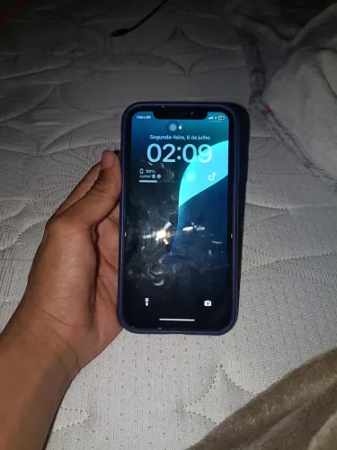 iPhone XR 128GB | 77% de Bateria | Câmera Traseira com Defeito | Aceito Troca