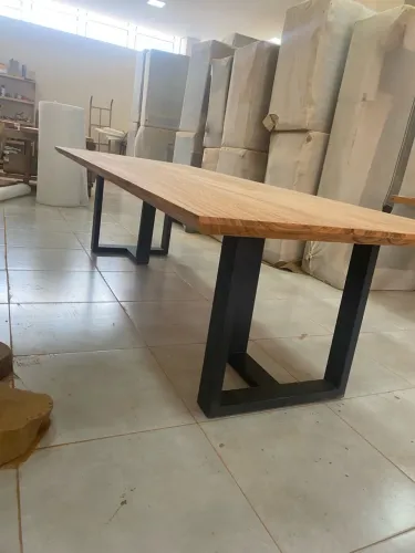 Mesa de madeira área externa 