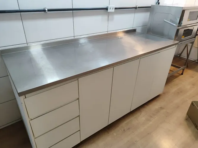 Balcão 100% MDF tampão de inox