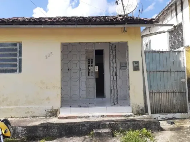 CASA CENTRO CAMARAGIBE PARA ALUGAR R$ 750,00 CONTATO 9. *
