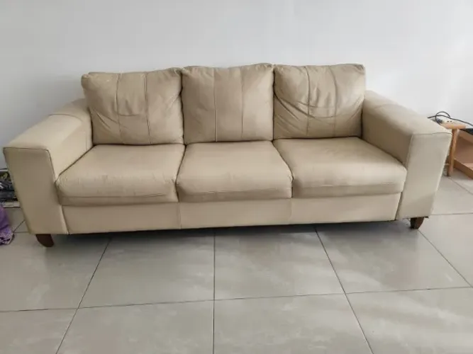 Sofá de couro 3 lugares