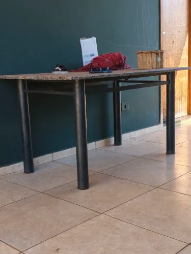 MESA DE FERRO COM TAMPO EM GRANITO