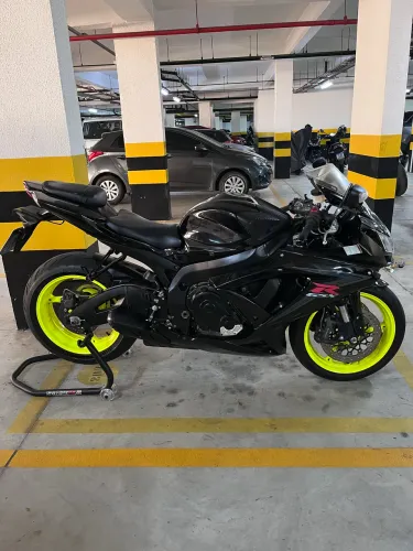 Vendo /troco SRAD 750 2010 top