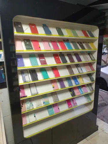 Expositor de capas com gavetas 