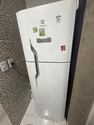 Geladeira eletrolux 220 v 