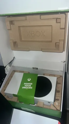 Xbox series S - com caixa 