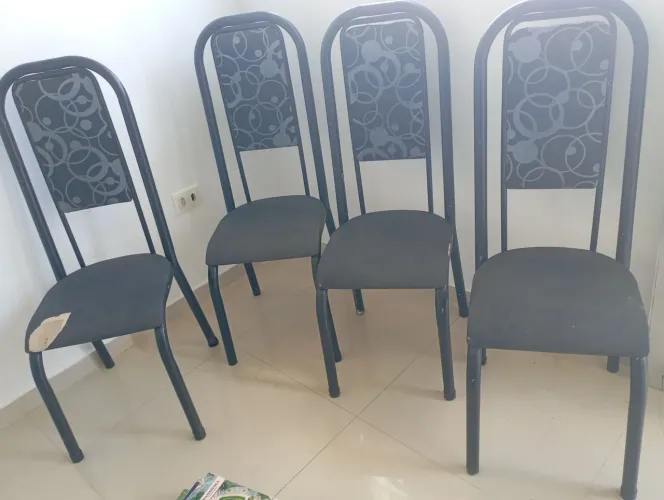 Mesa com 4 cadeiras