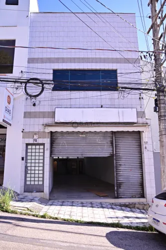 Salão para locação no Centro de Sorocaba-SP: 180m², 2 banheiros.