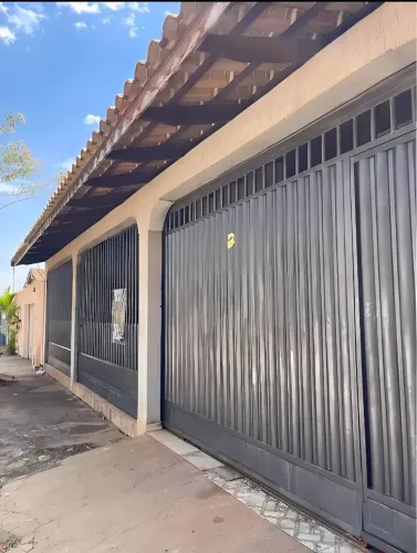 CASA À VENDA NO BAIRRO TRÊS PODERES