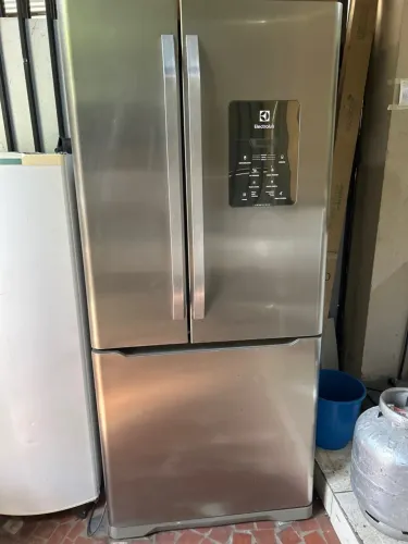 Geladeira Electrolux de inox semi-nova Garantia 