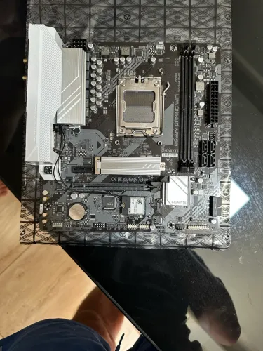 Placa Mãe Gigabyte B650M WiFi Top de Linha