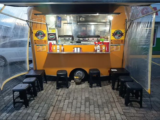 Grande oportunidade, vendo trailer de lanches com excelent ponto de 10 anos no mesmo local