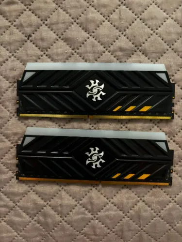 Memória RAM XPG 2X8GB 16GB RGB 3000MHz DDR4