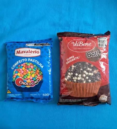 Confeito em pastilha e chocoball, 500g, cada. Na promoção!