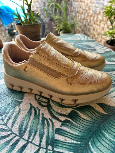 Tênis usaflex Slip On Dourado 38