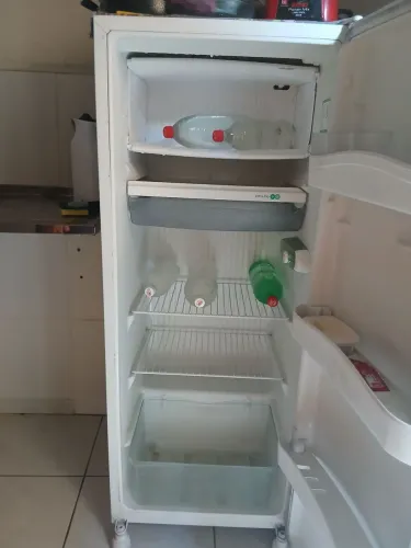 Vendo geladeira consul  