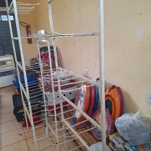 Expositor com ganchos