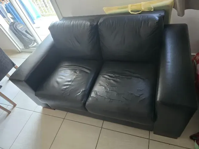 Sofa 2 lugares - Couro - 1,50