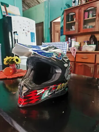Capacete helt 631