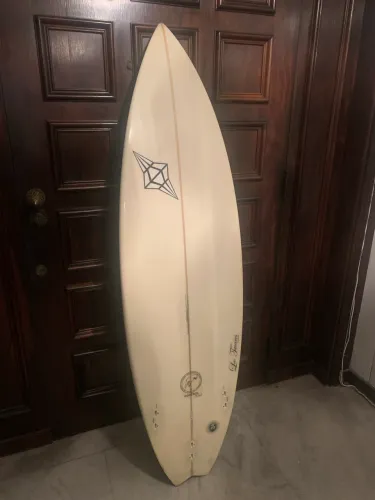 Prancha de Surf Leo Tavares 5.8