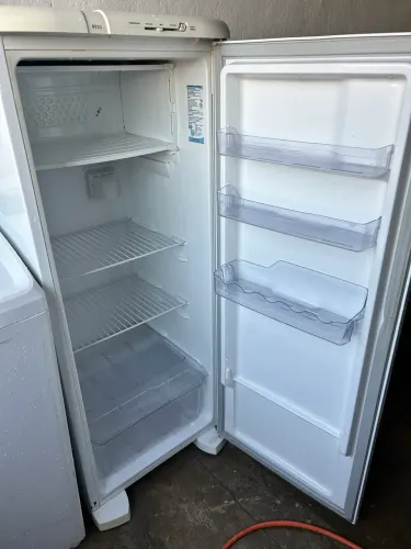 Geladeira Electrolux 263L Branca