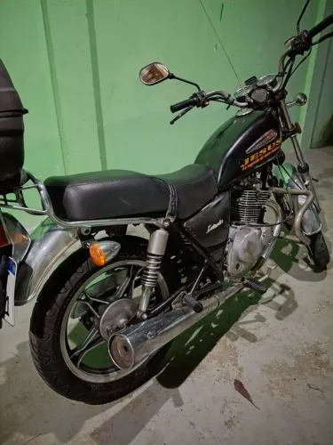 Suzuki Intruder 125, ano 2008, muito conservada e revisada. 