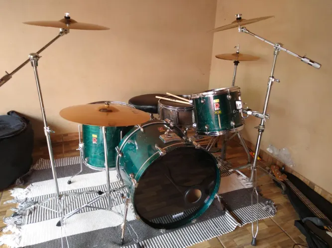 Vendo Bateria Premier Anos 90