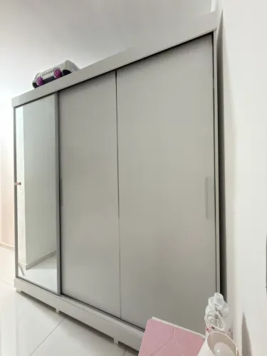 Guarda roupa de casal 3 portas de correr