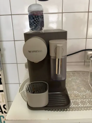 Vendo cafeteira Nespresso Lattissima One - grafite