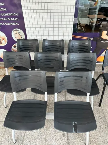 Cadeiras longarina de recepção