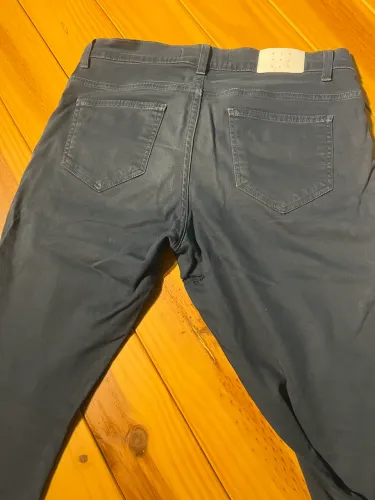 Calça de sarja azul