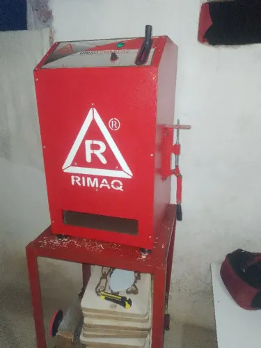 Máquina de fazer chinelo dá rimaQ