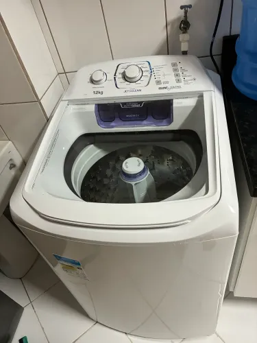 Máquina de lavar Roupas Electrolux 12kg Cesto Inox 12 Programas de Lavagem Branca LAC12