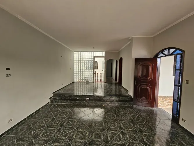 EXCELENTE RESIDENCIA - 05 DORMITÓRIOS -AMPLITUDE E COMODIDADE - TAUBATÉ