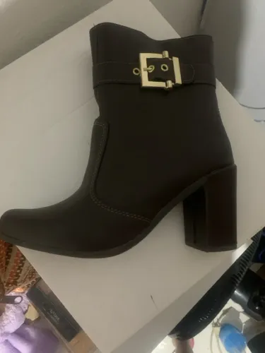 BOTA FEMININA AVELÃ
