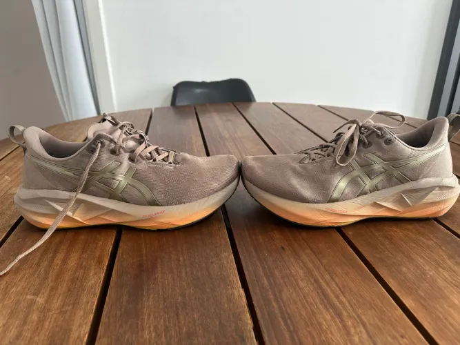 Tenis ASICS Novablast 5