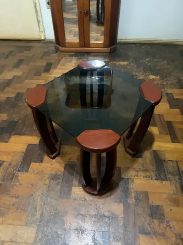 Mesa de centro com vidro