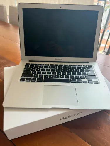 MacBook Air 13.3" (A1466) - Intel Core i5 - 8GB - 256GB - Excelente Estado!