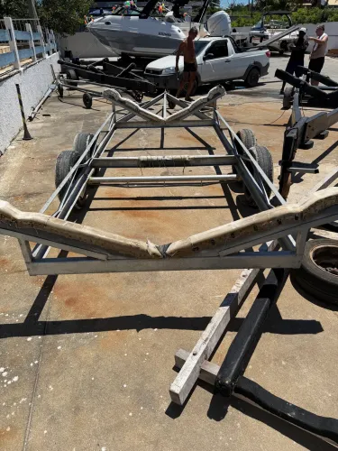 Carreta de encalhe galvanizada a fogo até 26 pés - OPORTUNIDADE