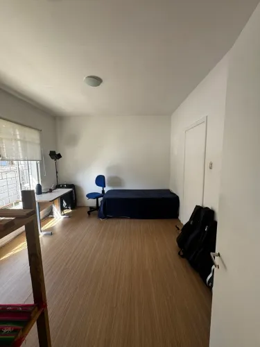 Alugo quarto em Casa no São Francisco